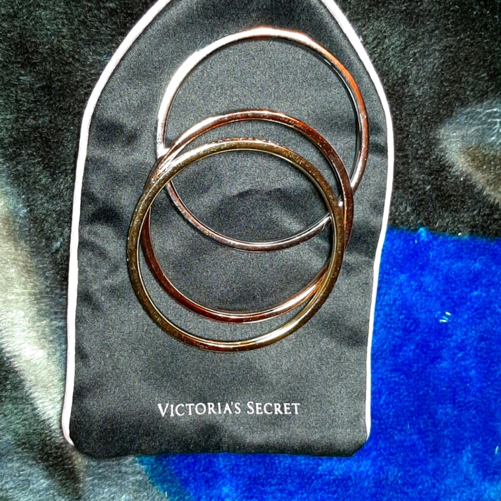 Victoria Secret 3 peice rhinestone bangle bracelet